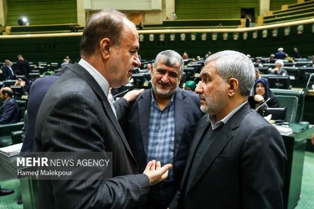 جلسه بررسی لایحه بودجه ۱۴۰۵ در صحن مجلس با حضور رئیس جمهور