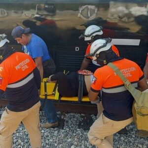 ۱۳ کشته و ۹۸ زخمی در حادثه قطار در مکزیک