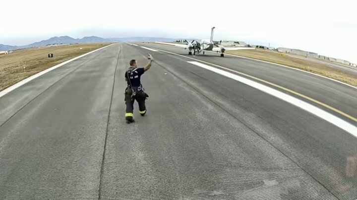 سیستم خودکار فرود هواپیما را روی زمین نشاند