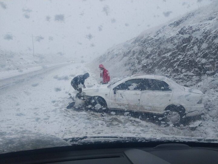 نبرد اورژانس ۱۱۵ با برف برای نجات جان بیماران در کردستان