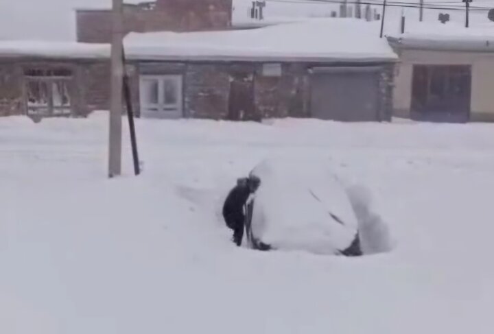 روستای گنبرف زیر یک متر برف فرو رفت