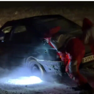 امدادرسانی به مسافران وخودروهای گرفتار در کولاک ‌در آذربایجان غربی