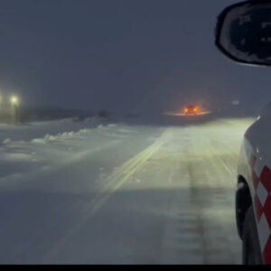 امدادرسانی به مسافران و خودروهای گرفتار در کولاک در اشنویه و تمرچین