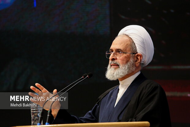 اختتامیه جشنواره هنر آسمانی در قم