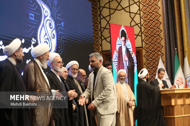 اختتامیه جشنواره هنر آسمانی در قم