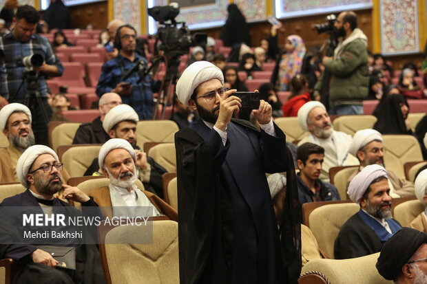 اختتامیه جشنواره هنر آسمانی در قم