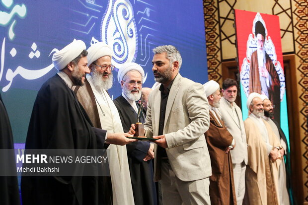 اختتامیه جشنواره هنر آسمانی در قم