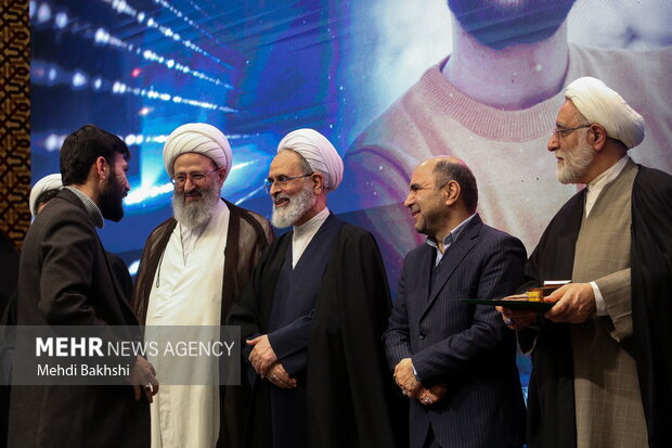 اختتامیه جشنواره هنر آسمانی در قم