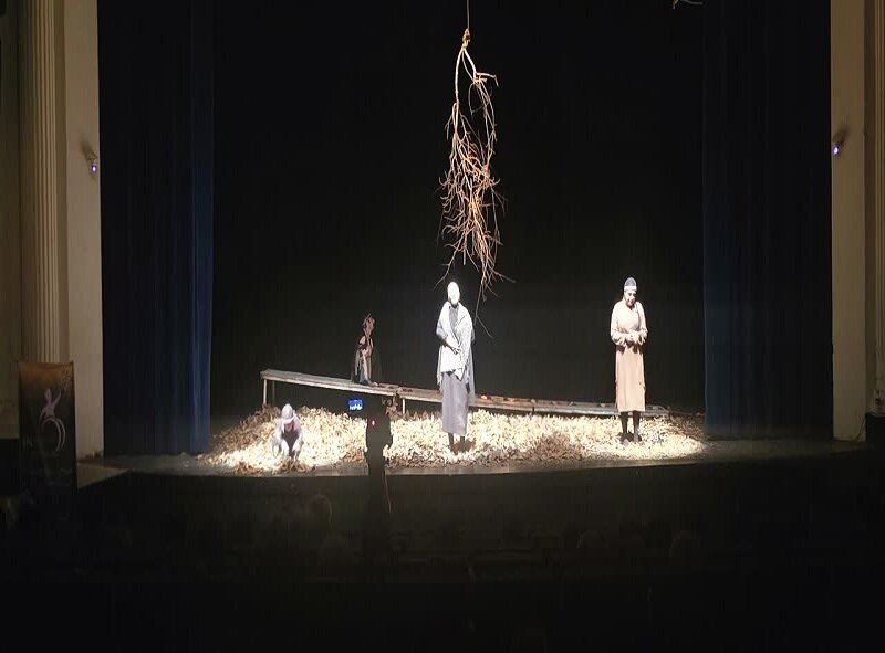 تالار هنر اصفهان؛ وقتی «آفتاب» صحنه را به رفاقت روشن کرد