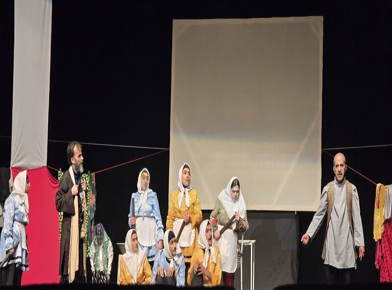 تالار هنر اصفهان؛ وقتی «آفتاب» صحنه را به رفاقت روشن کرد