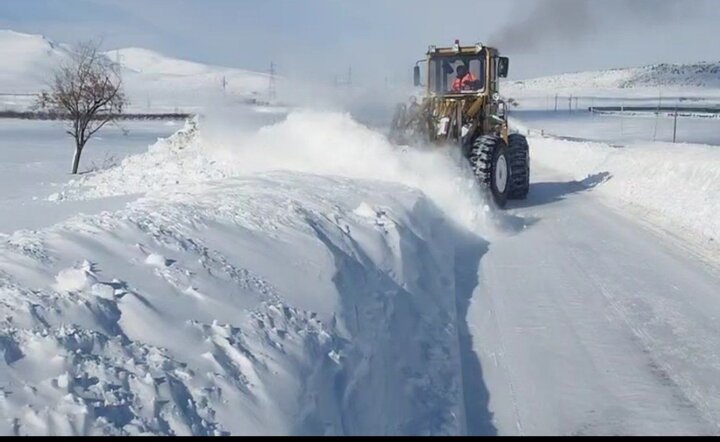 برفروبی محدوده زرینه اوباتو و محور دیواندره- سقز توسط راهداران