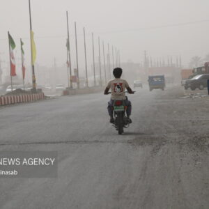 ورود طوفان و گرد و خاک به هرمزگان؛ گرد و خاک هشتبندی را در نوردید