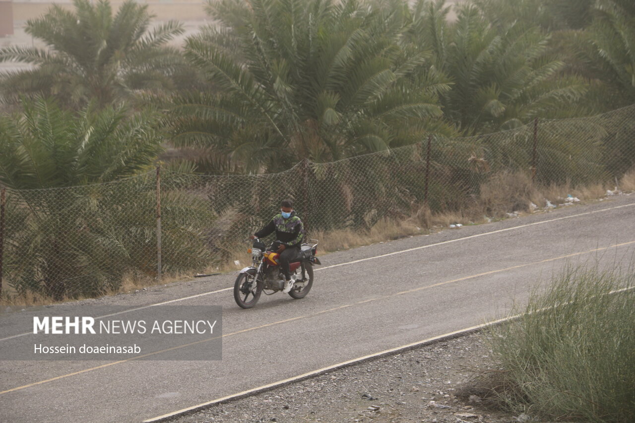 ورود طوفان و گرد و خاک به هرمزگان؛ گرد و خاک هشتبندی را در نوردید