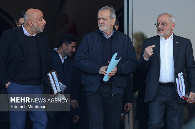 مسعود پزشکیان رئیس جمهور در حاشیه جلسه هیئت دولت