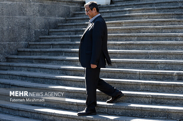 عبدالناصر همتی رئیس کل بانک مرکزی جمهوری اسلامی ایران در حاشیه جلسه هیئت دولت