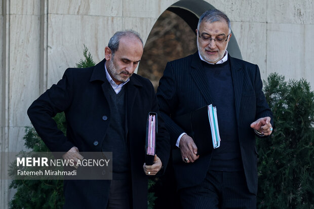 پیمان جبلی رئیس سازمان صدا و سیمای جمهوری اسلامی ایران و علیرضا زاکانی شهردار تهران در حاشیه جلسه هیئت دولت