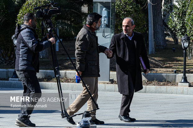 پیمان جبلی رئیس سازمان صدا و سیمای جمهوری اسلامی ایران در حاشیه جلسه هیئت دولت