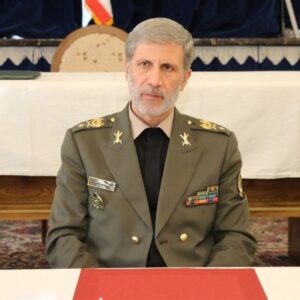 فرمانده کل ارتش: دشمن در اعتراضات مردم ایران دخالت نکند