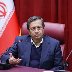 همتی: بازار ارز در حال آرام شدن است