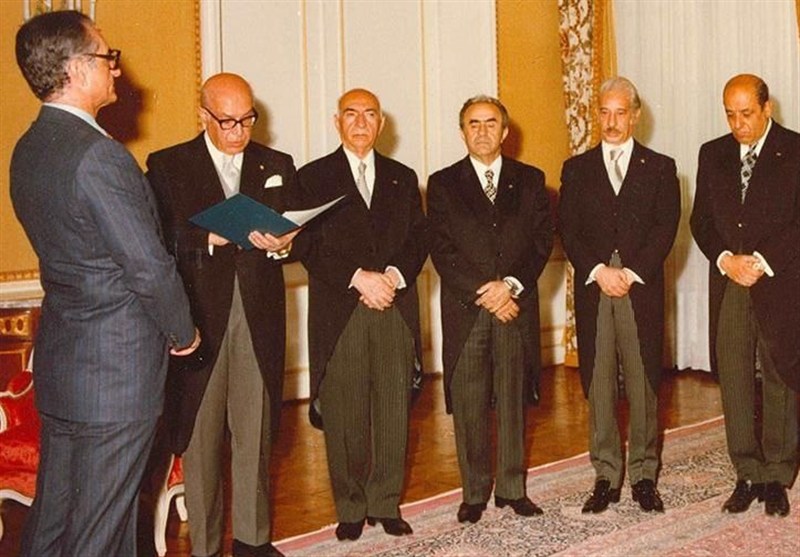 کارگزار پهلوی: چه دلیلی دارد ابله (رضا پهلوی) پادشاه باشد؟