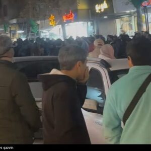 آشوبگران در بجنورد سنگ رو یخ شدند/ مردم همراهی نکردند