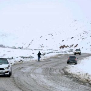 بارش برف در محورهای شمالی و ترافیک سنگین در محور هراز