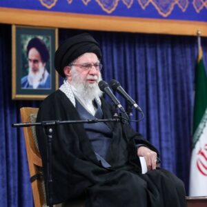 رهبر انقلاب: با معترض حرف می‌زنیم؛ اغتشاشگر را باید سر جایش نشاند