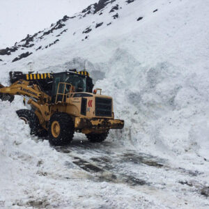 مرزنشینان گرفتار در برف و کولاک در ماکو نجات یافتند