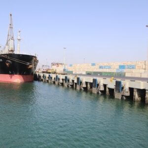 پهلودهی بیست‌ویکمین شناور کالای اساسی در  بندرشهید رجایی