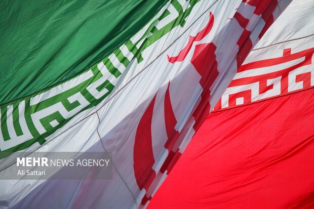 اجتماع مردم مشهد در پی اهانت به پرچم مقدس ایران