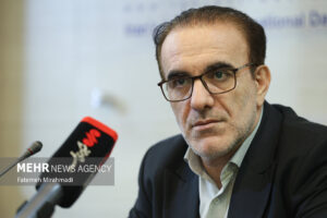 رئیس‌زاده: ۳۰ هزار پزشک دست از طبابت کشیده‌اند