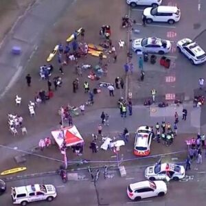 ۱۳ مصدوم در پی برخورد کامیون با ۵ وسیله نقلیه در جنوب سیدنی