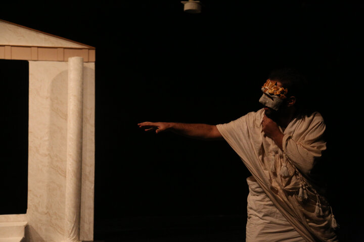 کارگردانی که تبدیل به دلقک شد؛ گفتند از پس اجرای این نمایش برنمی‌آیی!