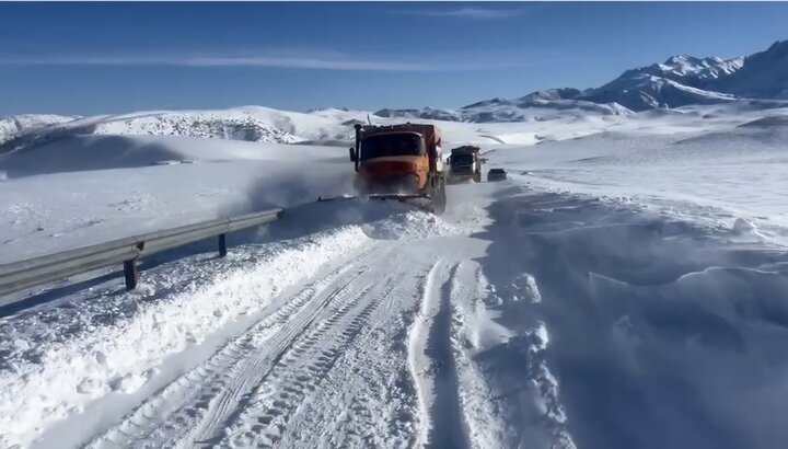 محور پیرانشهر - نقده و جاده سرچم به دلیل کولاک مسدود است
