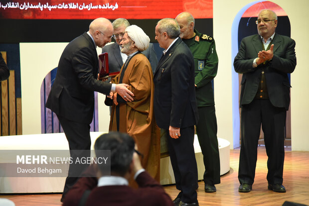همایش اعطای نشان مشهد