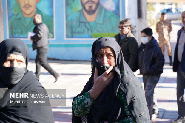 تشییع شهید مجید رحیمی مهر بر روی دستان مردم شهر ایاسور