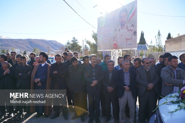 تشییع شهید مجید رحیمی مهر بر روی دستان مردم شهر ایاسور