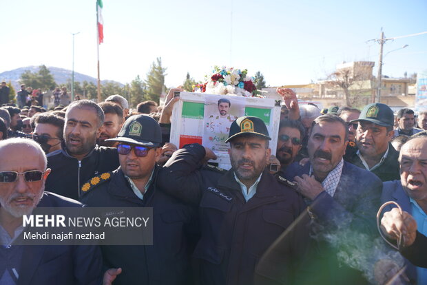 تشییع شهید مجید رحیمی مهر بر روی دستان مردم شهر ایاسور