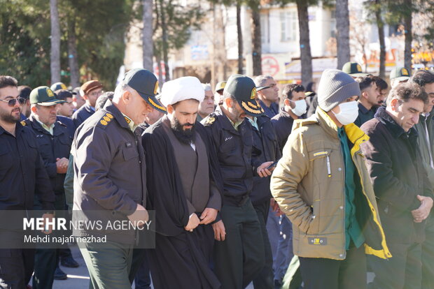 تشییع شهید مجید رحیمی مهر بر روی دستان مردم شهر ایاسور