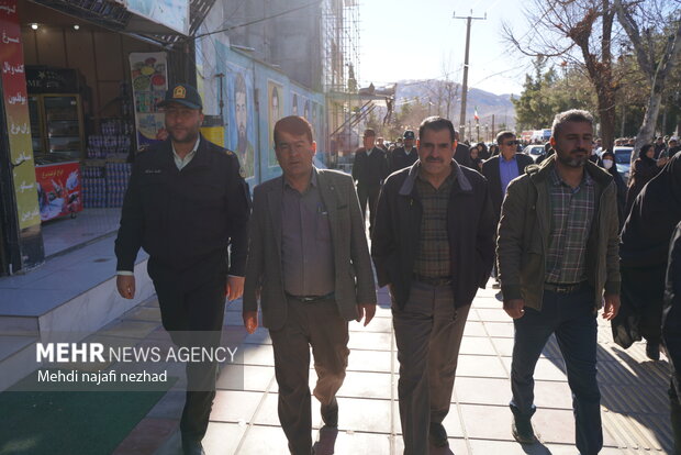 تشییع شهید مجید رحیمی مهر بر روی دستان مردم شهر ایاسور