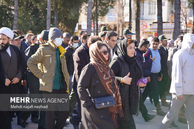 تشییع شهید مجید رحیمی مهر بر روی دستان مردم شهر ایاسور