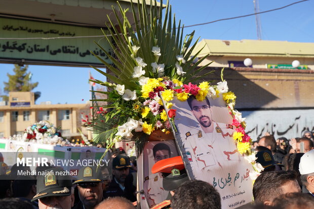 تشییع شهید مجید رحیمی مهر بر روی دستان مردم شهر ایاسور