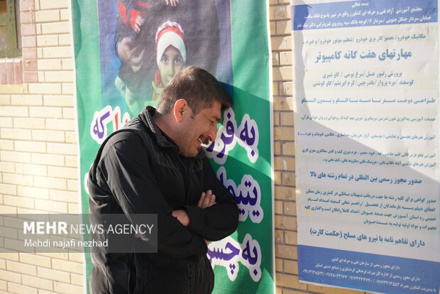 تشییع شهید مجید رحیمی مهر بر روی دستان مردم شهر ایاسور