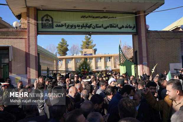 تشییع شهید مجید رحیمی مهر بر روی دستان مردم شهر ایاسور