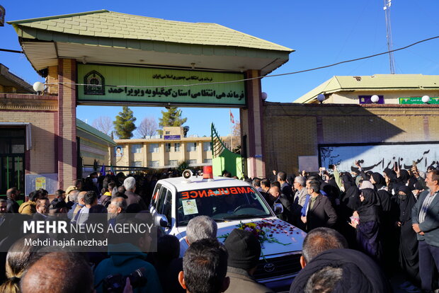 تشییع شهید مجید رحیمی مهر بر روی دستان مردم شهر ای