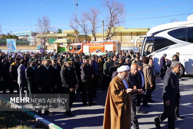 تشییع شهید مجید رحیمی مهر بر روی دستان مردم شهر ای