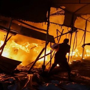 آتش‌سوزی در کارخانه آمل مهار شد؛ لغو استفاده از هواپیماهای آب پاش