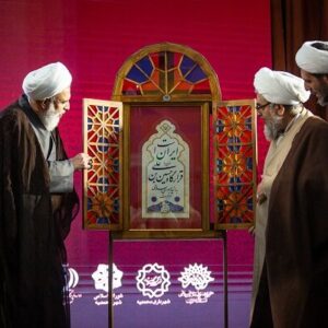 رونمایی از اثر خوشنویسی «امروز، قرارگاه حسین‌بن‌علی(ع) ایران است»