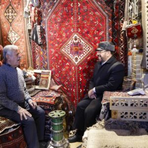 استاندار فارس پای صحبت‌های کسبه و بازاریان شیراز نشست