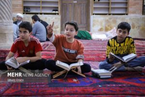 مراسم معنوی اعتکاف در سنندج با استقبال پرشور نوجوانان